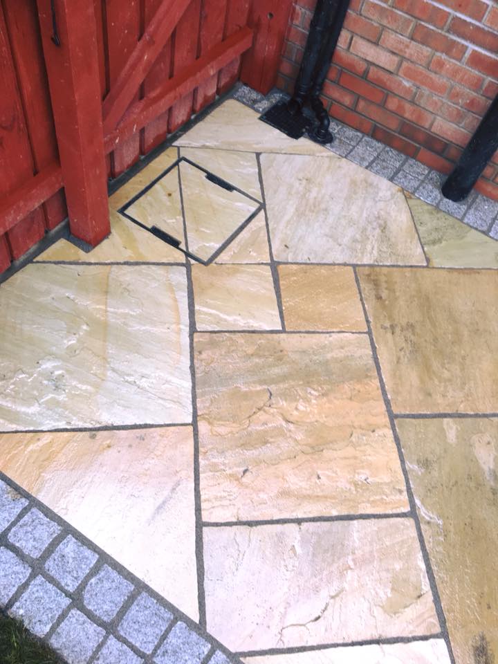 Tinted Mint Paving with Silver Granite Cobble Border