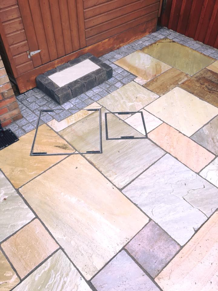 Tinted Mint Paving with Silver Granite Cobble Border