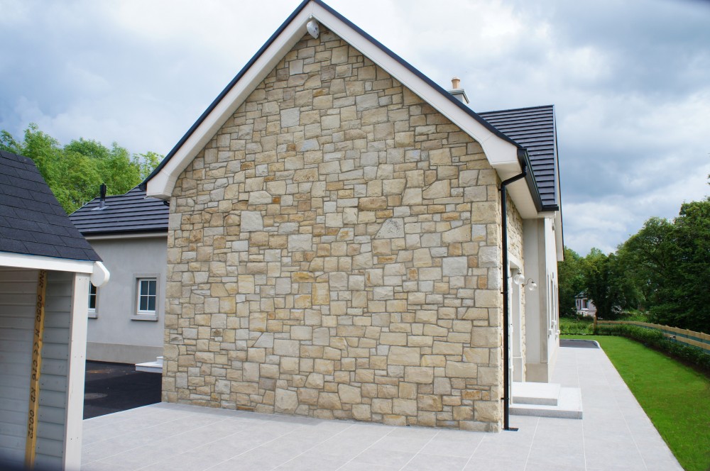 Donegal sandstone with 5% Omagh sandstone