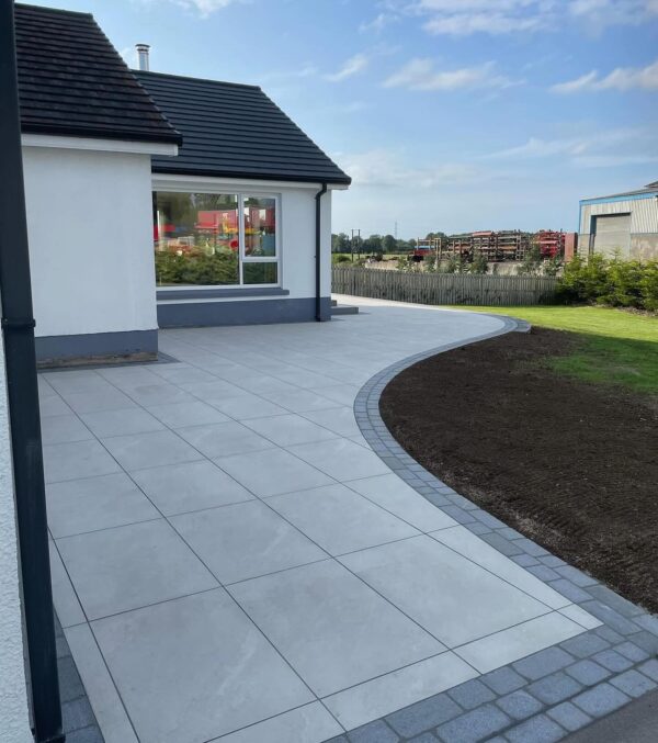 Rock Bianco Porcelain & Tumbled Blue Granite Cobble